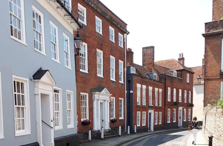 Chichester City Centre Apartment, Sleeps 3 - South Downs
