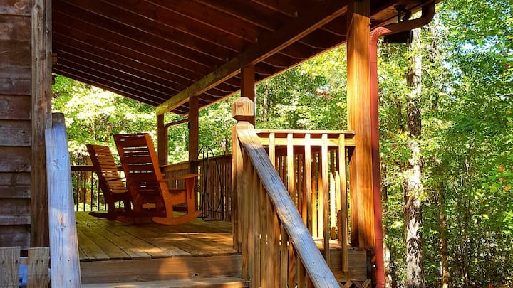 Privacy In The Mountains - King Beds, Firepit, Brand New Hot Tub With Speakers! - Helen, GA