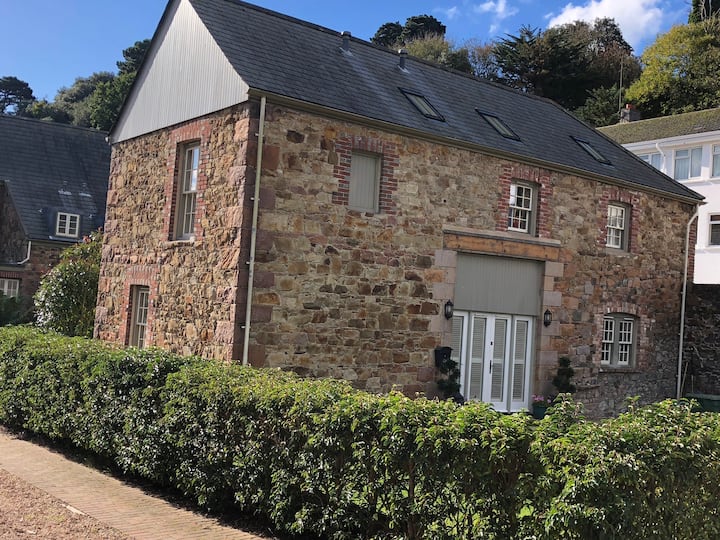 Granite Coach House In Idyllic Valley Location - Jersey