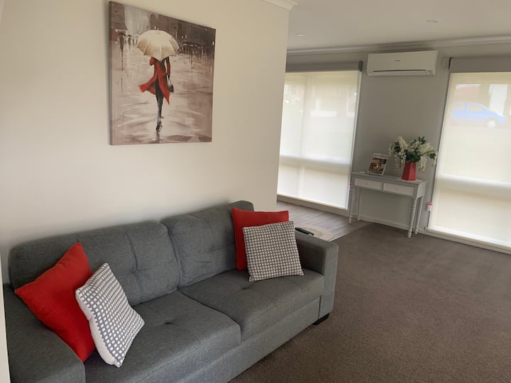 Newly Renovated And Close To Town - Self Contained - Warragul