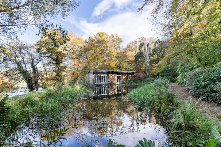 Striking Views From A Secluded, New Forest Riverside Lodge - Fordingbridge