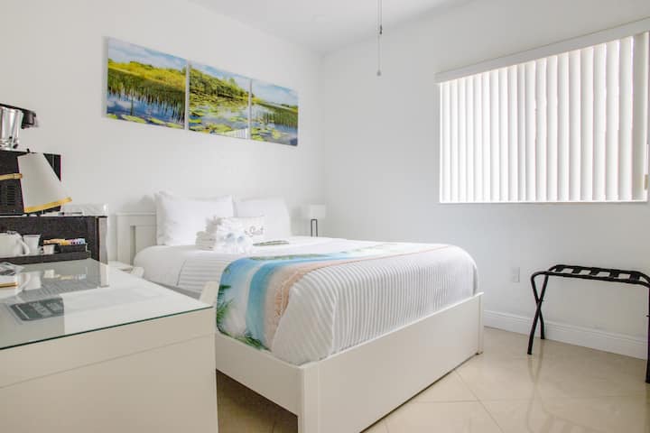 Luxury Room #3 Near Everglades &  Florida Keys - Homestead