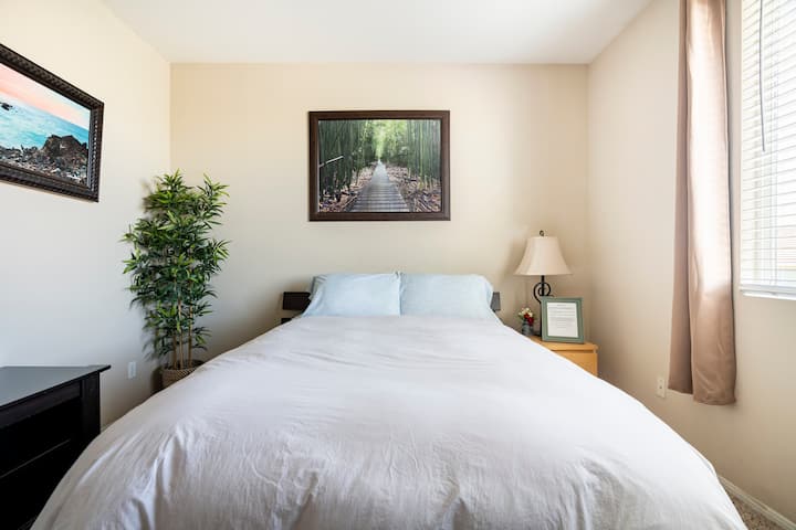 Corner Room, Queen Bed, Private Bathroom - Riverside, CA