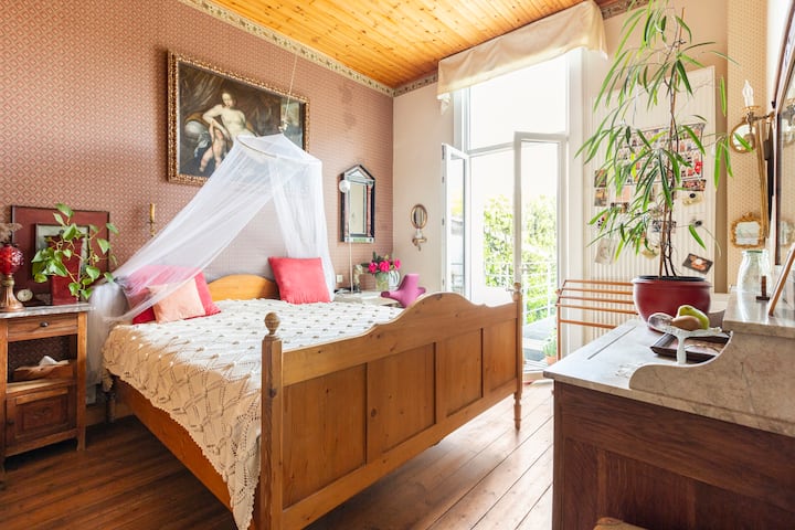 Master Bedroom With 2 Balconies - Antwerp, Belgium