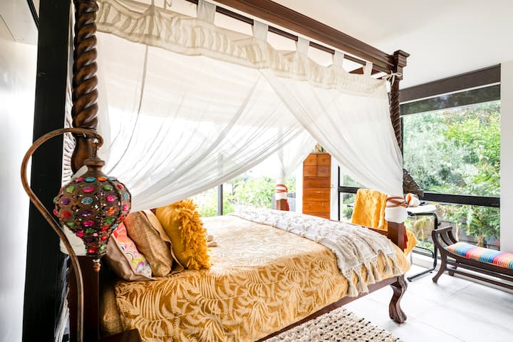 Booking Is For 2 Pp/ Qs Boutique Balinese Bedroom - 시티 오브 베이사이드
