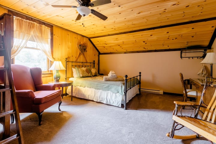 The New England Room : Zuhause~lake Placid Village - Lake Placid, NY