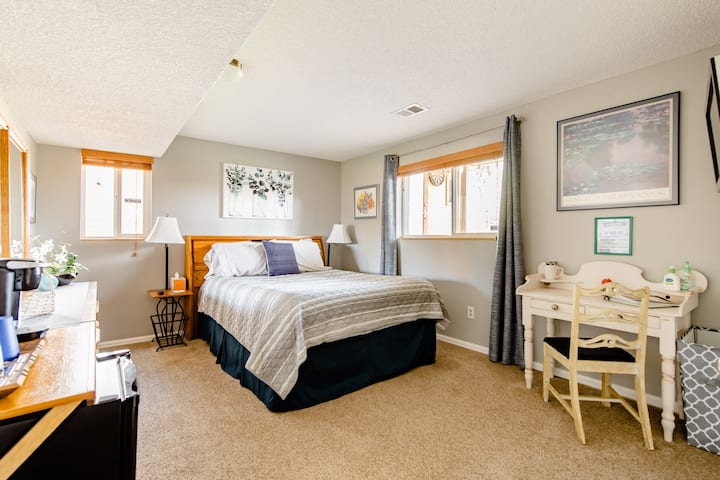 *Lovely* Queen Room, New Bath, Close To Red Rocks - Morrison, CO