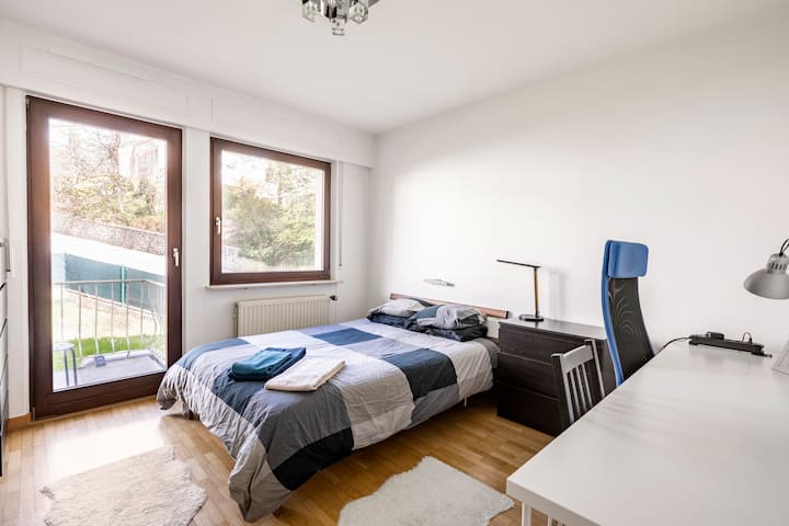 Private Room In Luxurious Apartment + Free Garage - Luxembourg