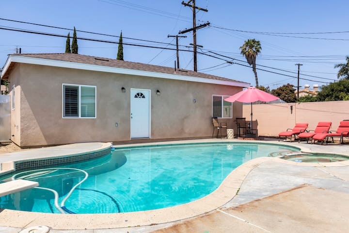Beautiful & Conveniently Located Downey Pool Home! - Downey, CA