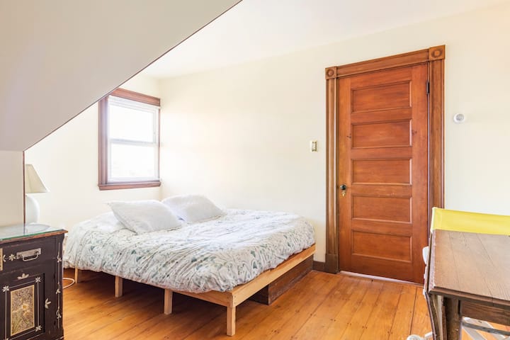 A Lovely Private Victorian Studio - Super Clean - Quincy, MA