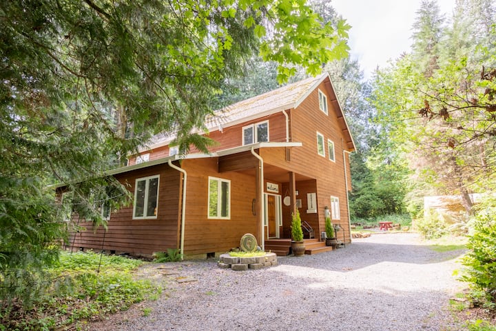 Magical Forest House W/hot Tub Close To Wineries! - Woodinville, WA