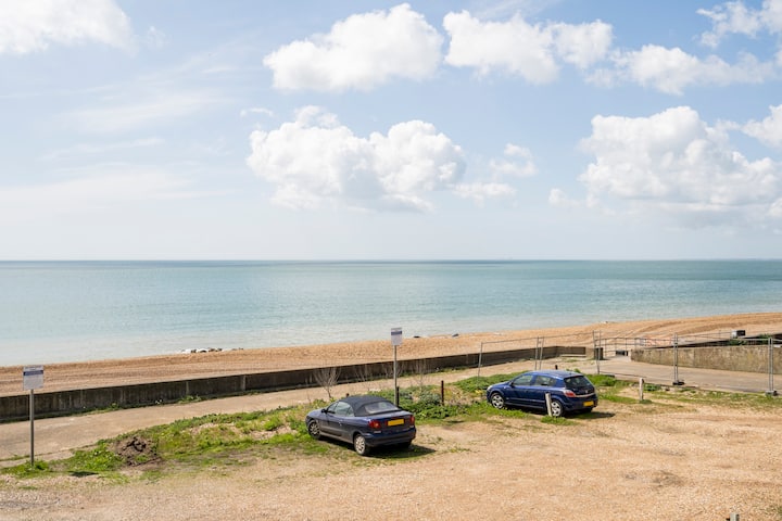 The Promenade, Beachside Apartment - Sandgate Kent - Folkestone