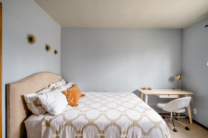 Quiet & Serene Bedroom -Conestoga College Waterloo - St. Jacobs