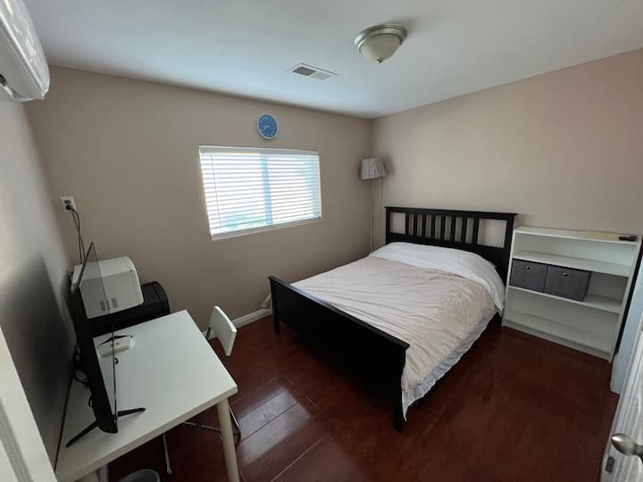 Private Room With Own Entry & Bath. Clean! - Whittier, CA
