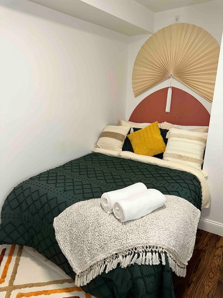 Boho Full Bedroom | Walk To Yale | Washer/dryer - New Haven, CT