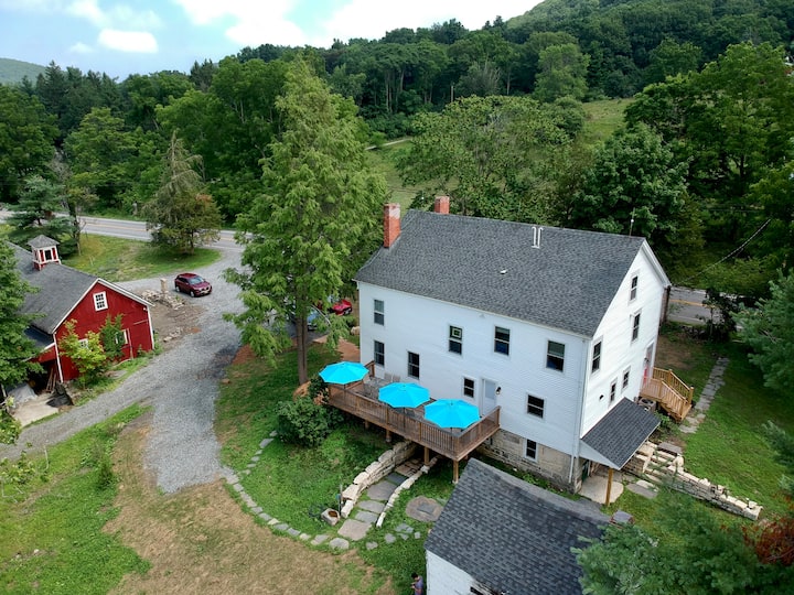 1841 Farmhouse 10 Minutes From The Slopes! - Greenwood Lake, NY