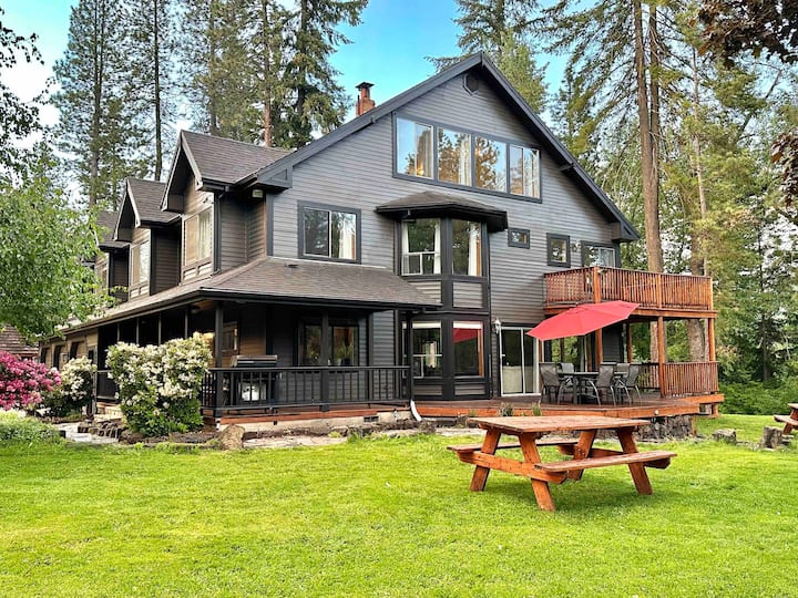 Riverfront Lodge - Large Property - Sleeps 20 - Trout Lake, WA