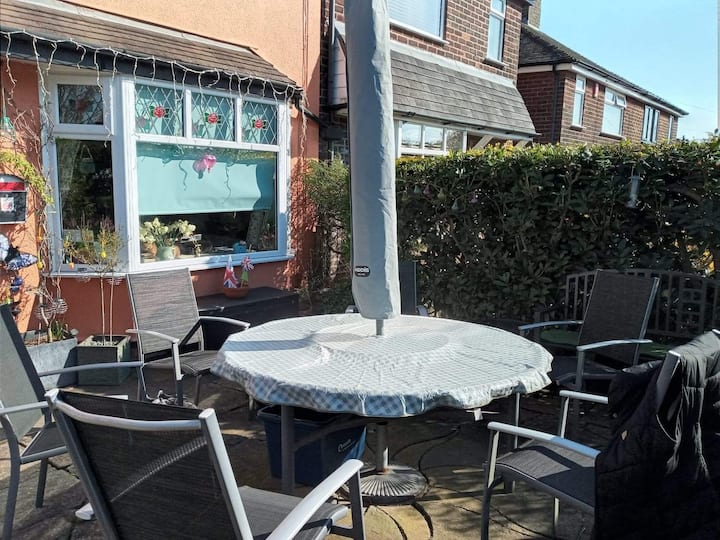 Family Home Ideal For Visiting The Midlands Area. - Stoke-on-Trent