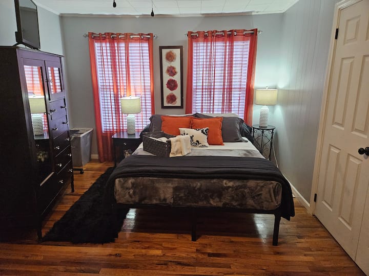 Comfy Cozy Suite With Private Yard - Newberry, SC