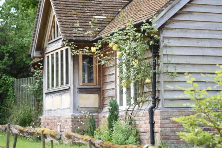 Wren Cottage. Dog-friendly With Fenced Garden - 리밍턴