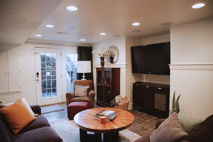 Cozy Clean Walk-out Basement Apartment Near Canyon - Provo, UT