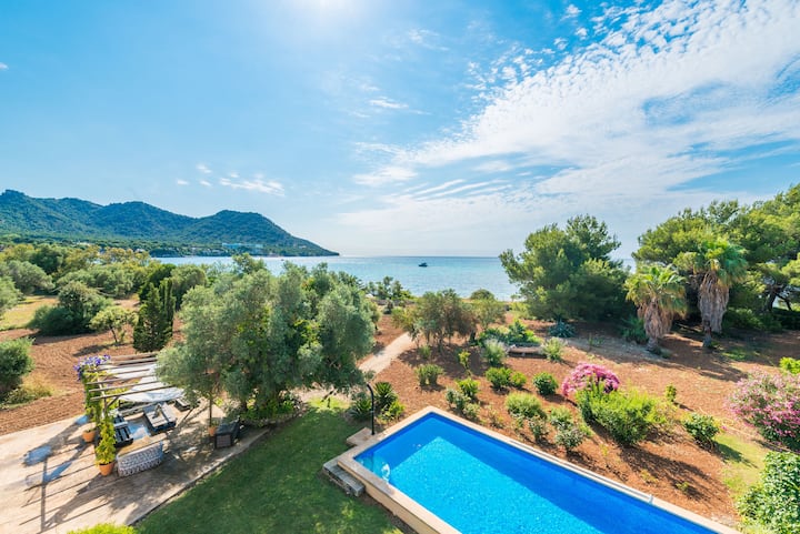 Es Raconet Villa For 8 With Pool On The Seafront - Cala Bona, España