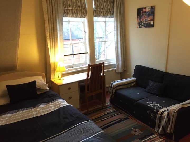 Tranquil, Quiet Twin Bedroom - Leicester