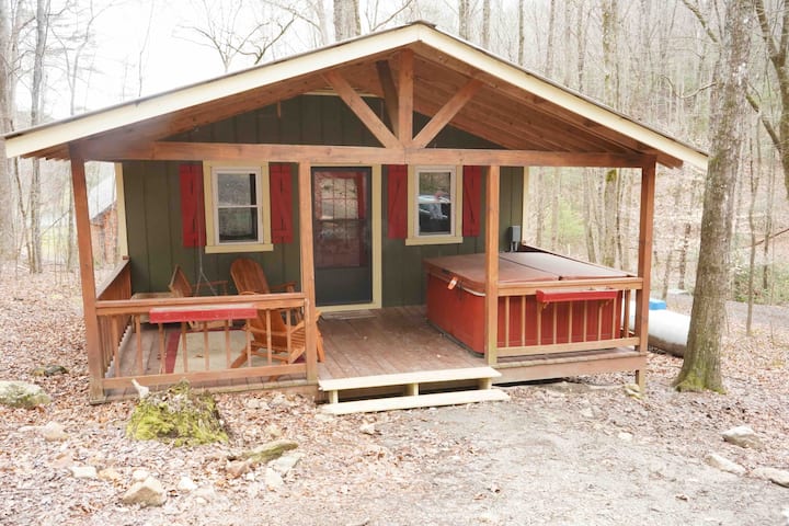 Cozy Cabin In The Woods With Hot Tub - Blue Ridge, GA