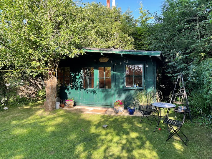Quirky Cabin In Gorgeous Garden - Shepton Mallet