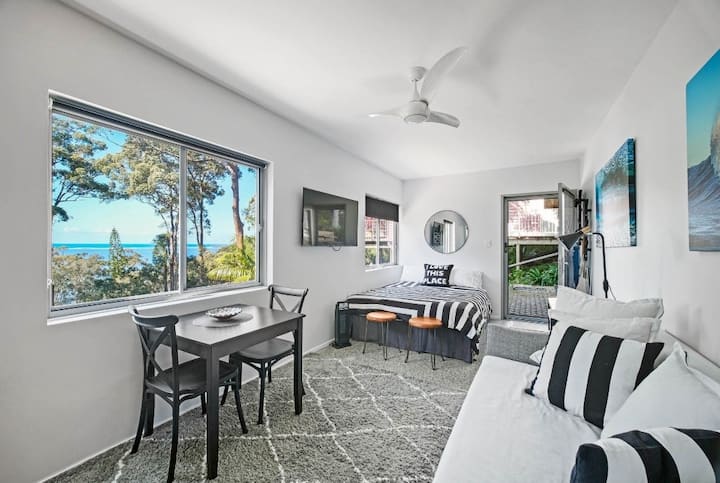 Stylish Villa 38 Has Stunning Lake & Ocean Views A Perfect  Retreat ! - Smiths Lake