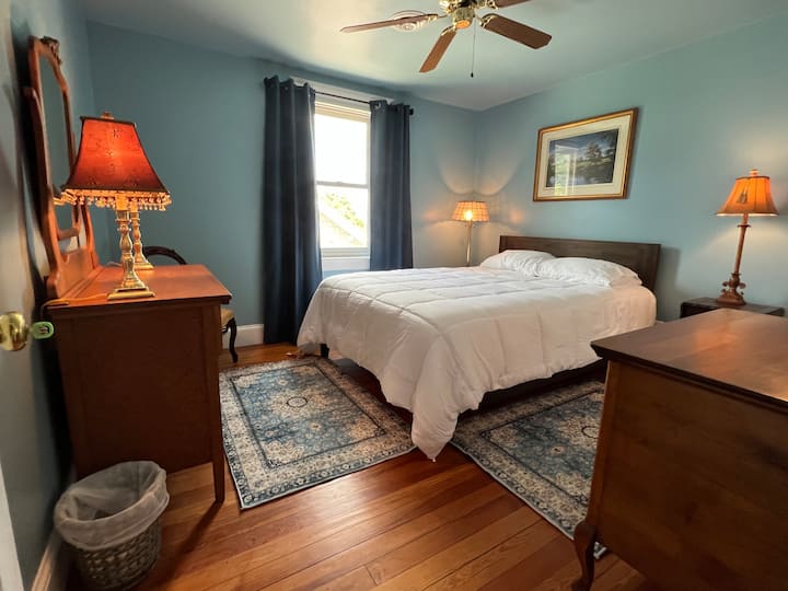 Blue Room - Private Room In Annapolis - Annapolis, MD