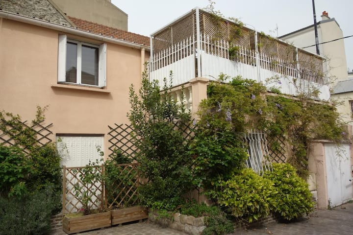 A Luxury Townhouse - Aubervilliers