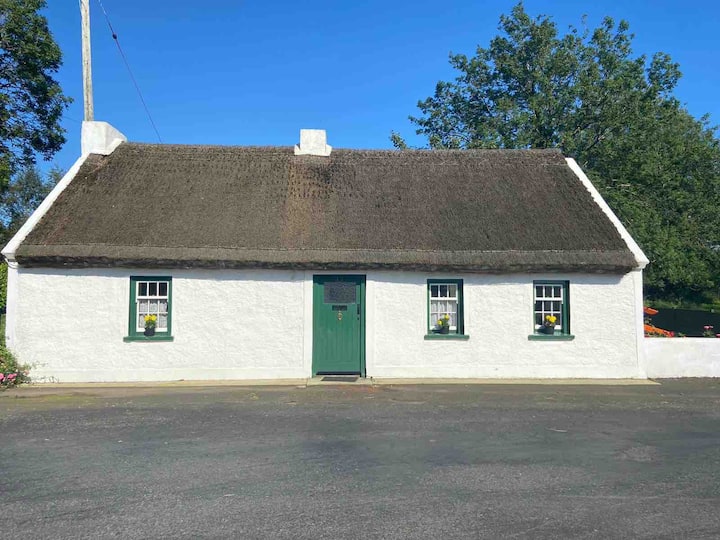 Cranfield Cottage-quaint, Country, Thatched Haven. - Lough Neagh
