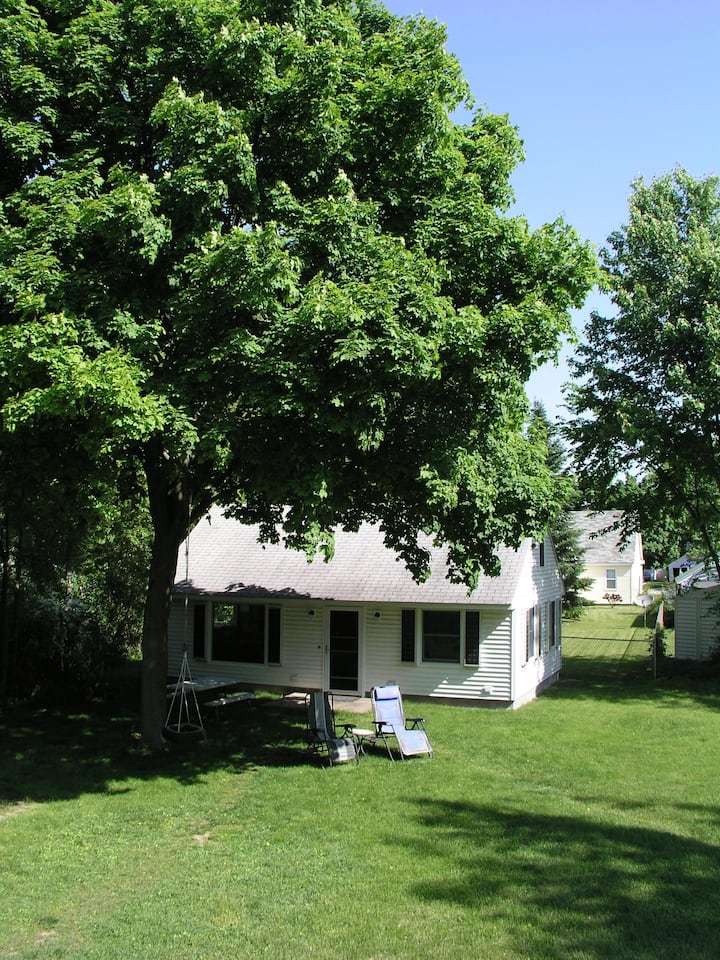Charming Separate Home With Large Yard & Privacy - John Ball Zoo, Grand Rapids