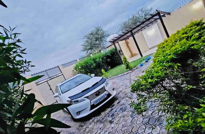 Amazing Three Bedroom Villa With Free Parking - N'Djamena