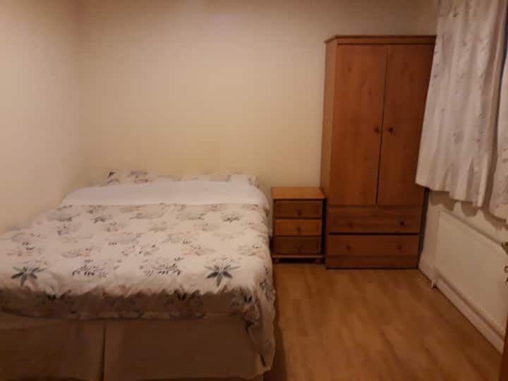 Plesant Double Bedroom - Limerick, Ireland