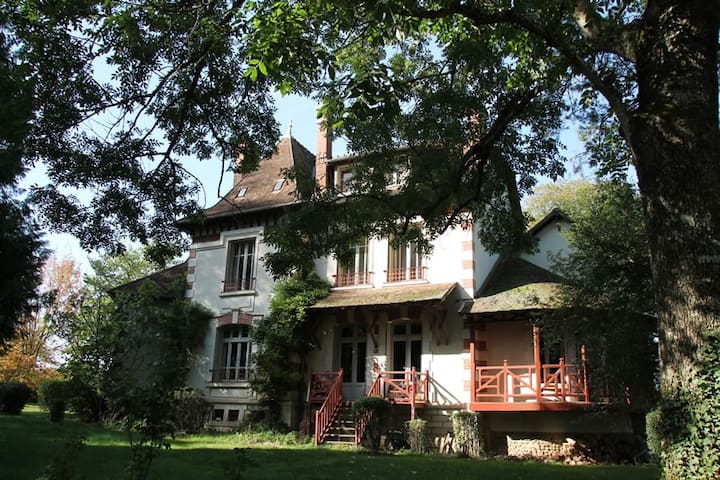 Forboiserie Grande Maison Familiale. Piscine - Nièvre