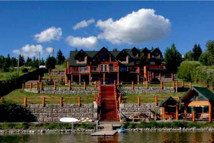 Spectacular Log House On Lac La Hache - Lac la Hache, BC