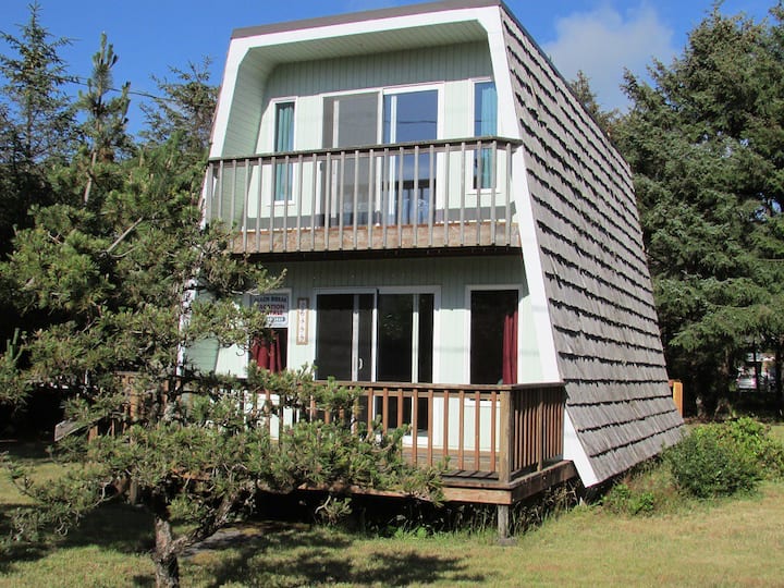 Cottage By The Sea, A Quiet Spot At The Coast - Rockaway Beach, OR