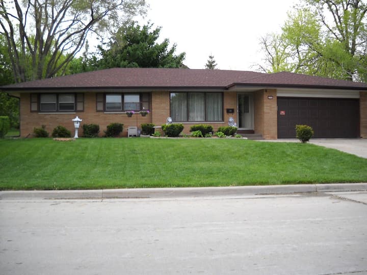 Upscale Clean Ranch - Wauwatosa, WI