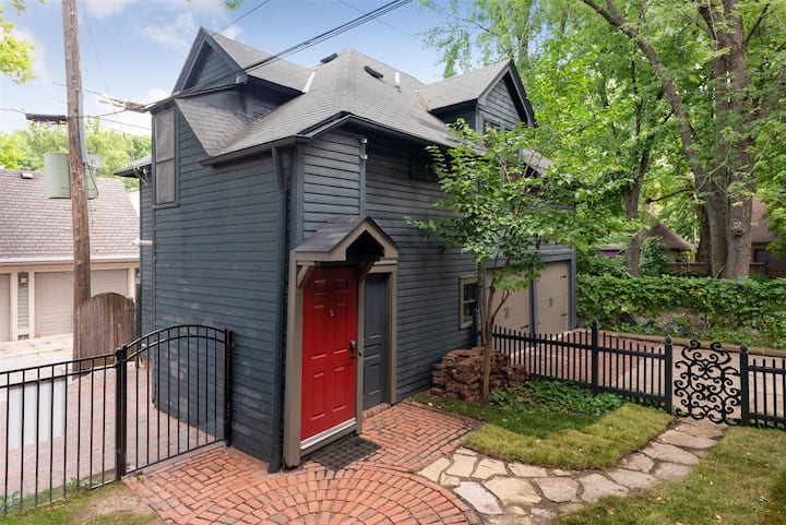 Historic District Carriage House- The Cutest - Saint Paul, MN