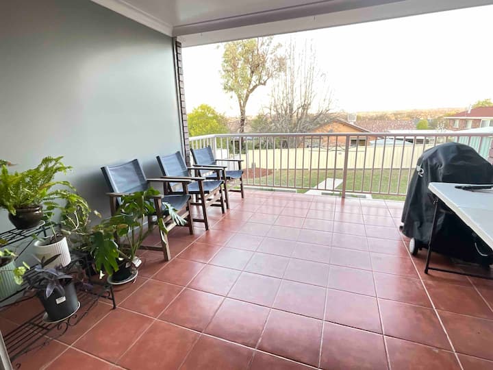 Spacious Home Sleeps 10 Guests - Inverell