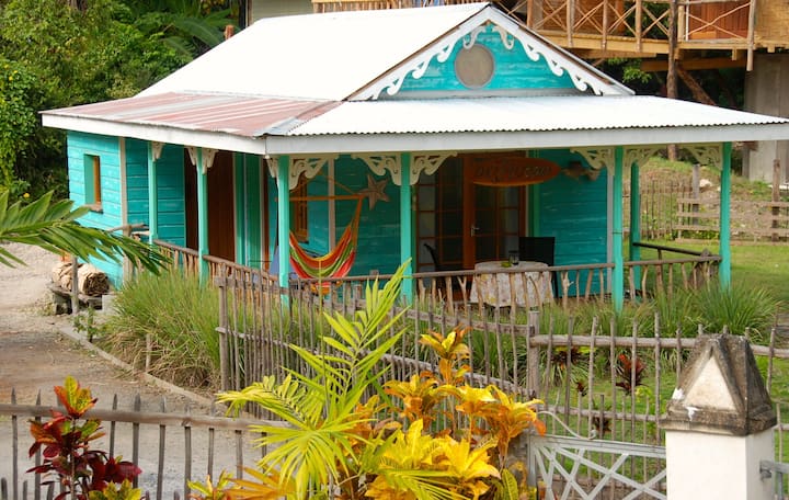 Driftwood Beach Cottage - Santa Lucia