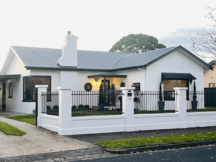 A Place To Call Home - A Bespoke Getaway With Free Wi-fi - Blue Lake, Mount Gambier