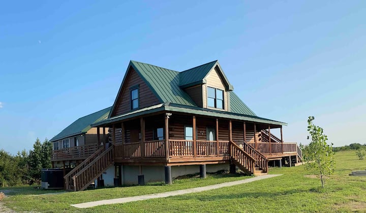 Jebs Hilltop Lodge, Log House, Lodge, 250 Acres - Mayo Lake, NC