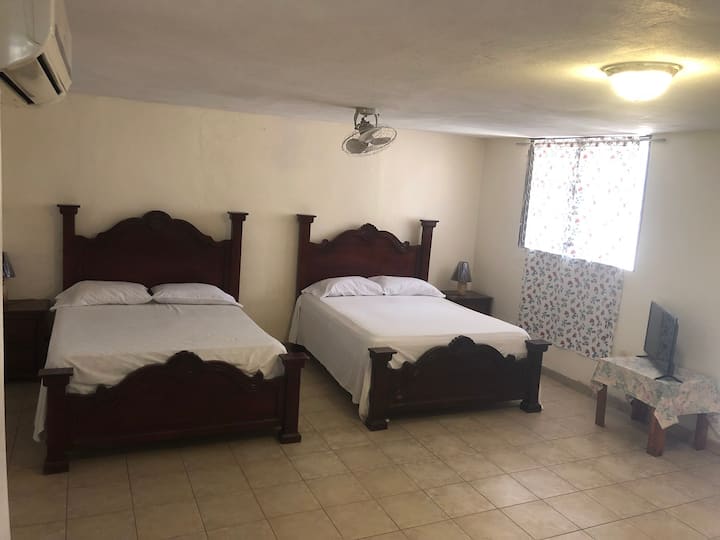 Deluxe Room With Balcony In Hotel  With Amenities - Puerto Príncipe