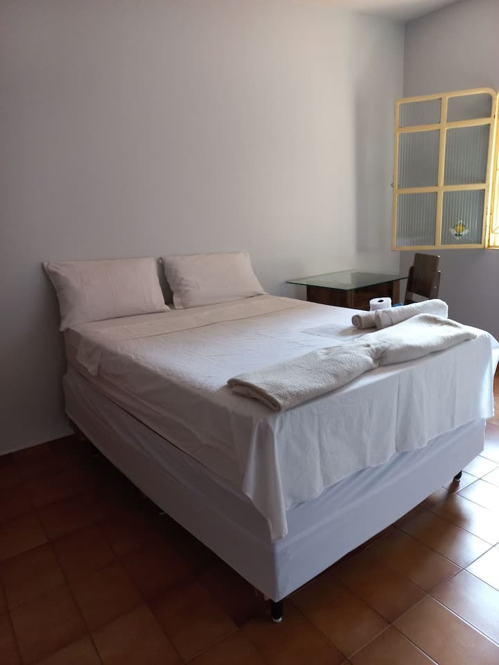 Suite/ Bairro Central Em Casa Tranquila, Limpa - Rio Verde