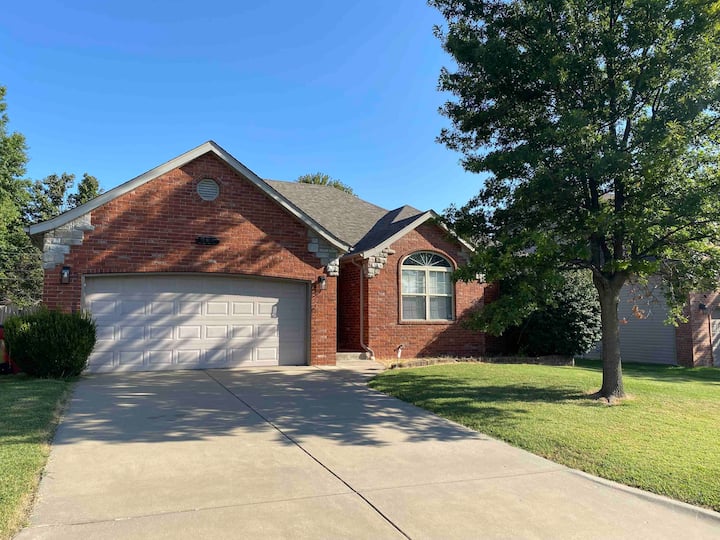 Spacious Home In Springfield - Springfield, MO