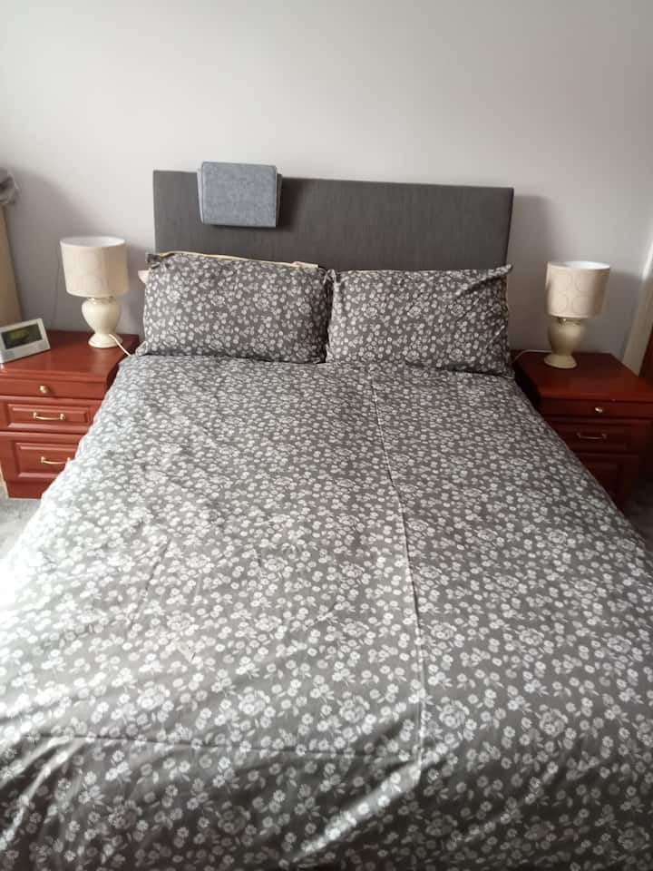 Spacious Room With Shared Bathroom - Bishop Auckland