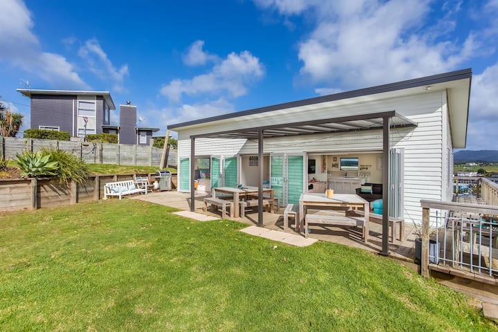 Beach Time - Modern, Sunny Home Close To Amenities, A Great Place To Relax And Watch The Kids Play - Mangawhai Heads